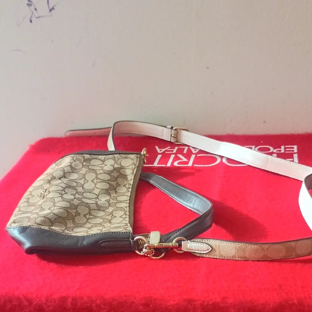 Coach Signature Tan and Brown Shoulder Bag - Picture 4 of 9